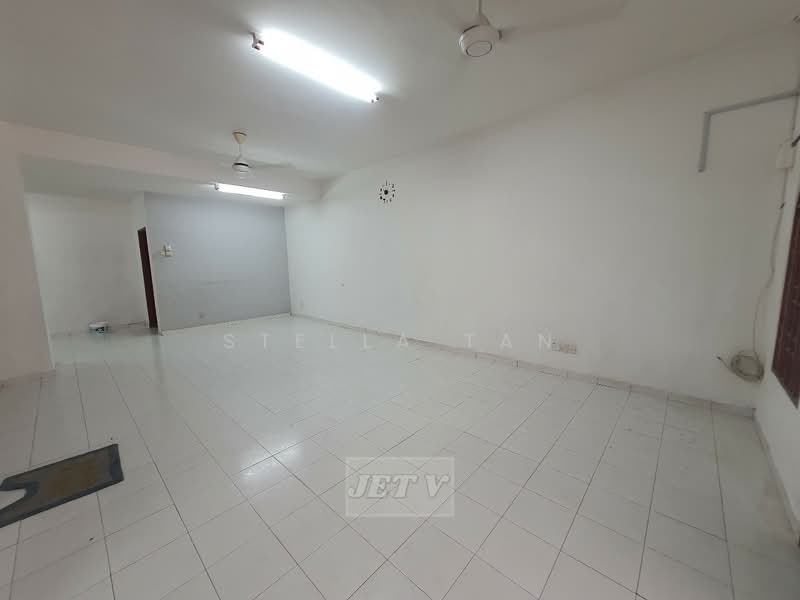 Rumah Teres 2 Tingkat untuk Disewa di Bandar Bukit Tinggi 2 (Klang) - Stella Tan - Living Room - PropertyGuru.com.my