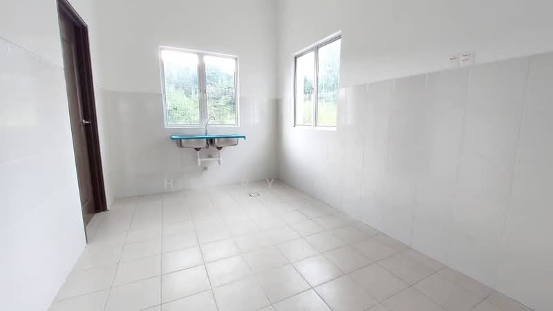 3-storey Terraced House for Sale in Seksyen U10 (Shah Alam) - Henry Tan - Kitchen - PropertyGuru.com.my