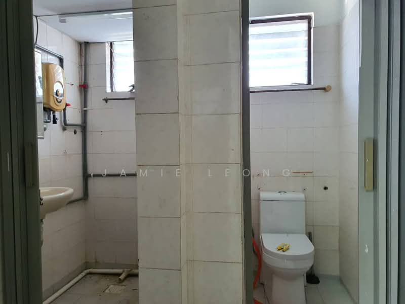 Rumah Bandar untuk Disewa di Taman Persiaran Desa (Seputeh) - Jamie Leong - Bathroom - PropertyGuru.com.my