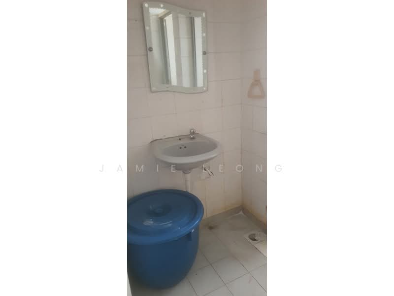 Rumah Bandar untuk Disewa di Taman Persiaran Desa (Seputeh) - Jamie Leong - Bathroom - PropertyGuru.com.my