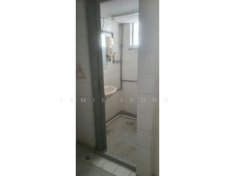 Rumah Bandar untuk Disewa di Taman Persiaran Desa (Seputeh) - Jamie Leong - Bathroom - PropertyGuru.com.my