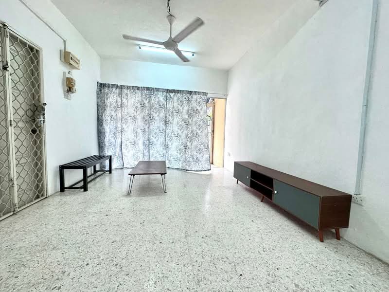 Rumah Teres 2 Tingkat untuk Dijual di Taman Soga (Batu Pahat) - NGO - Living Room - PropertyGuru.com.my