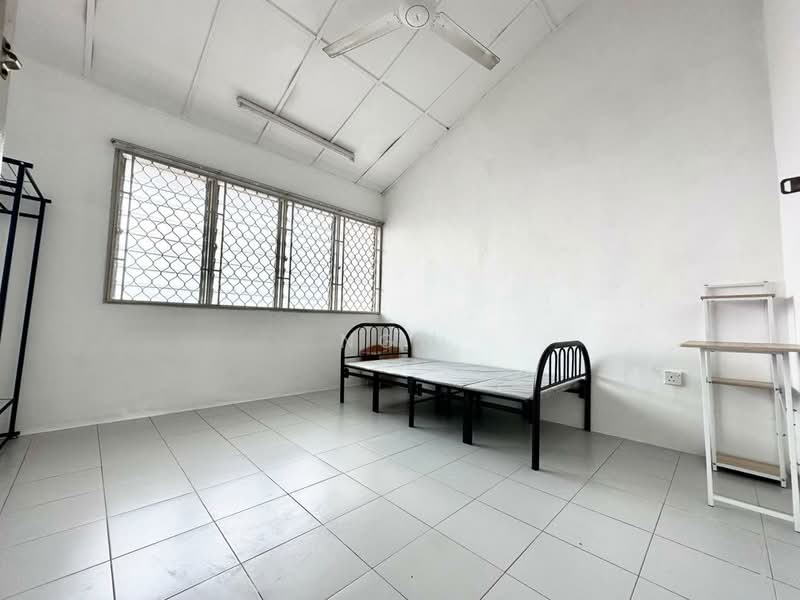 Rumah Teres 2 Tingkat untuk Dijual di Taman Soga (Batu Pahat) - NGO - Bedroom - PropertyGuru.com.my