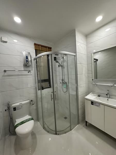 Condominium for Sale at Forest City - Bella Tan - Bathroom - PropertyGuru.com.my