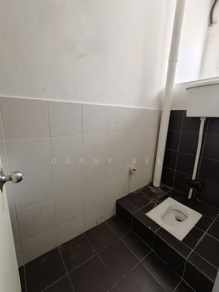 Kedai untuk Disewa di Bandar Indahpura (Kulai) - Danny See - Bathroom - PropertyGuru.com.my