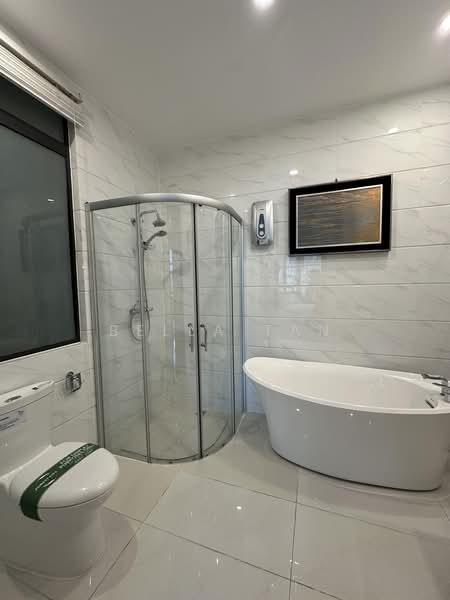 Condominium for Sale at Forest City - Bella Tan - Bathroom - PropertyGuru.com.my