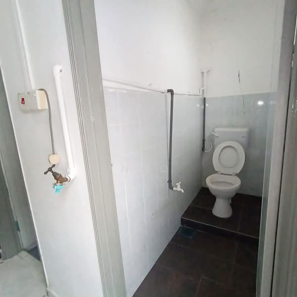 1-storey Terraced House for Sale in Taman Bukit Perdana (Batu Pahat) - NGO - Bathroom - PropertyGuru.com.my