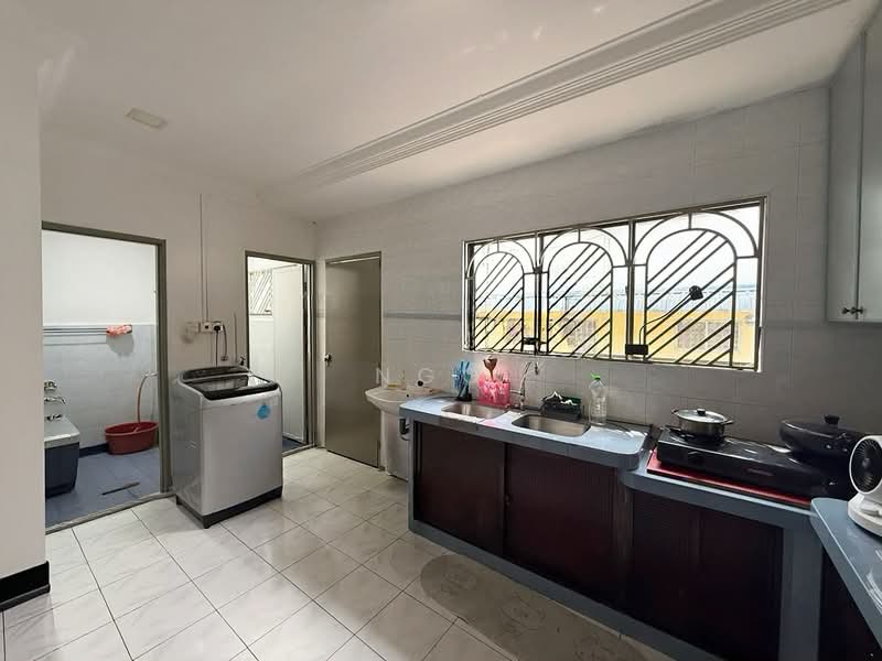1-storey Terraced House for Sale in Taman Bukit Perdana (Batu Pahat) - NGO - Kitchen - PropertyGuru.com.my