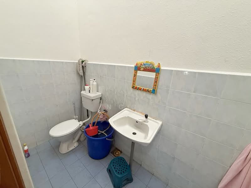 1-storey Terraced House for Sale in Taman Bukit Perdana (Batu Pahat) - NGO - Bathroom - PropertyGuru.com.my