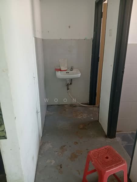 Shop / Office for Rent in Taman Klebang Utama (Klebang) - Woon . - Bathroom - PropertyGuru.com.my