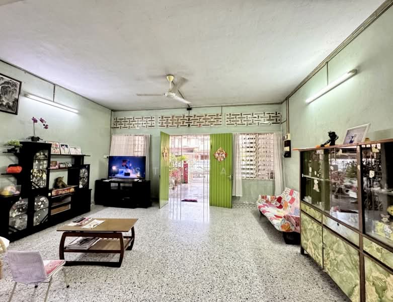 Rumah Teres untuk Dijual di Taman Tan Sai Gin (Bukit Mertajam) - St Seah - Living Room - PropertyGuru.com.my
