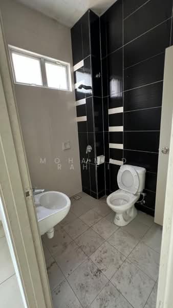 Cluster House for Sale in Taman Kempas Utama (Tebrau) - Mohamad Rahfi - Bathroom - PropertyGuru.com.my