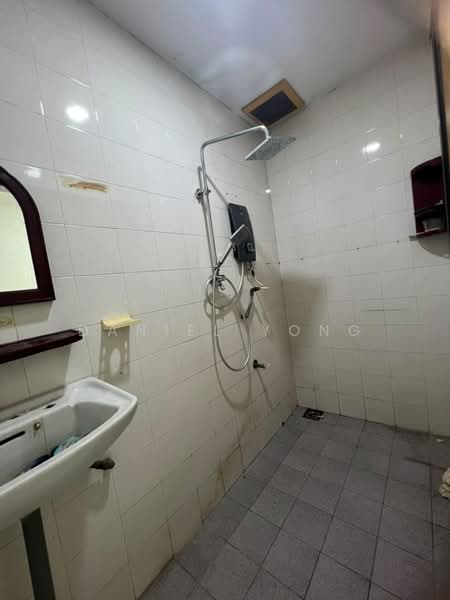 Rumah Teres 1 Tingkat untuk Dijual di Skudai (Johor) - Daniel Yong - Bathroom - PropertyGuru.com.my