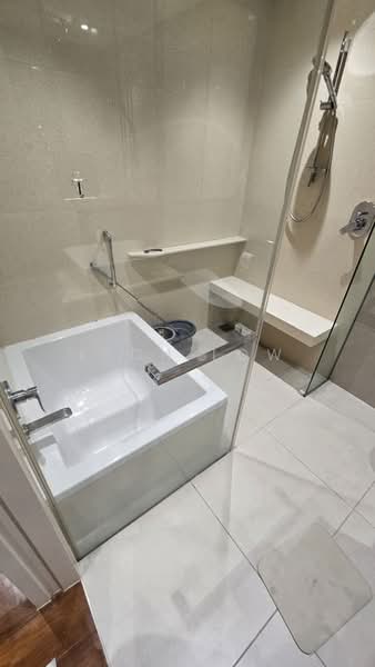 Servis Apartment untuk Disewa di Stonor 3 - Leon Low - Bathroom - PropertyGuru.com.my