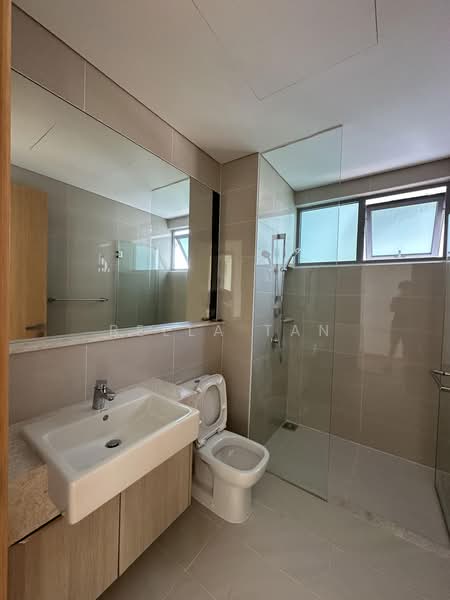 Servis Apartment untuk Dijual di Southern Marina Residences - Bella Tan - Bathroom - PropertyGuru.com.my