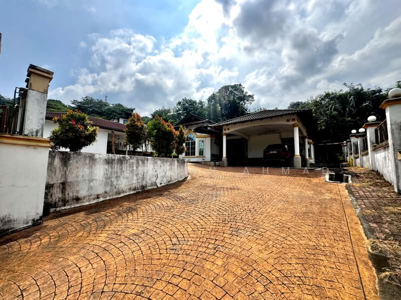 Bungalow for Sale in Kampung Sungai Pelong (Sungai Buloh) - Wan Azlan Ahmad - PropertyGuru.com.my
