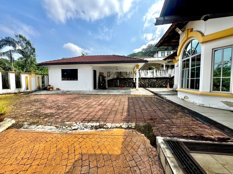 Bungalow for Sale in Kampung Sungai Pelong (Sungai Buloh) - Wan Azlan Ahmad - PropertyGuru.com.my