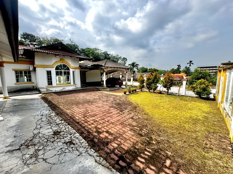 Bungalow for Sale in Kampung Sungai Pelong (Sungai Buloh) - Wan Azlan Ahmad - PropertyGuru.com.my