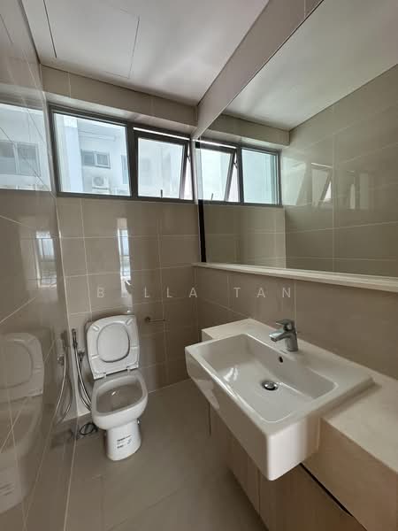 Servis Apartment untuk Dijual di Southern Marina Residences - Bella Tan - Bathroom - PropertyGuru.com.my