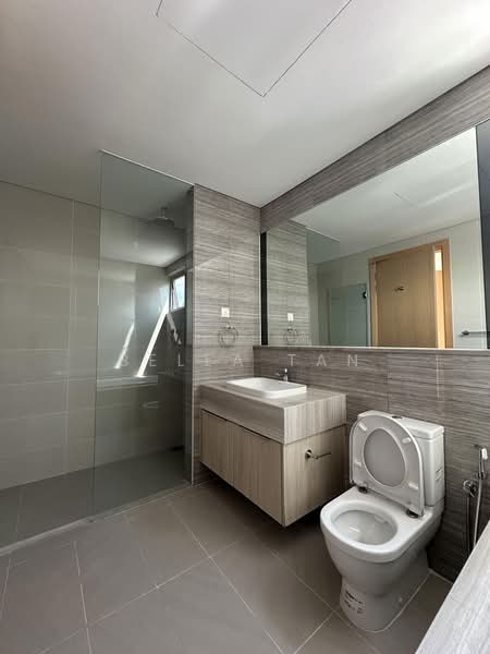 Servis Apartment untuk Dijual di Southern Marina Residences - Bella Tan - Bathroom - PropertyGuru.com.my