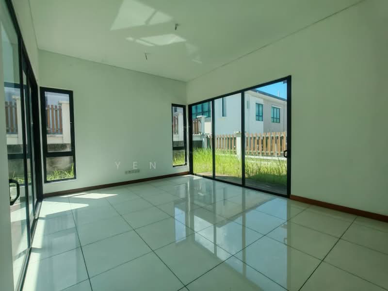 2-storey Terraced House for Sale in Taman Subang Bestari (Sungai Buloh) - Yen Ching - Living Room - PropertyGuru.com.my