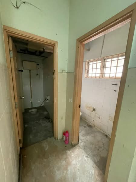 Office for Rent in Pusat Perdagangan Seri Kembangan (Seri Kembangan) - Justin Lim - Bathroom - PropertyGuru.com.my