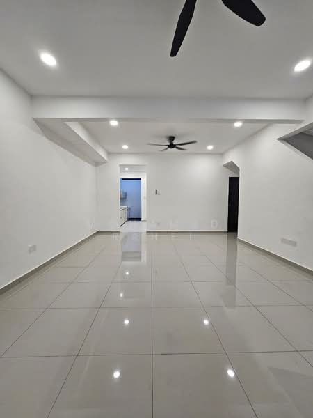 2-storey Terraced House for Sale in Taman Universiti (Skudai) - Mohamad Rahfi - Living Room - PropertyGuru.com.my