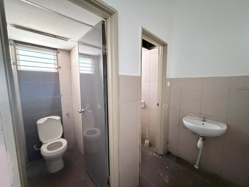 Kedai / Pejabat untuk Disewa di Kota Kinabalu (Sabah) - Grace Teo - Bathroom - PropertyGuru.com.my