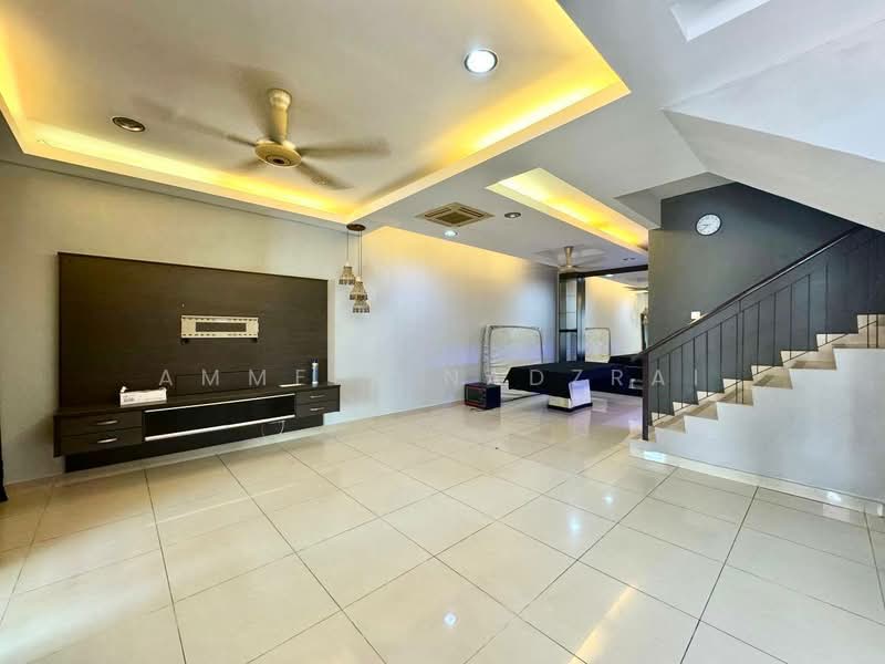 3-storey Terraced House for Sale in Sentosa Villa (Kajang) - Ammeer Nadzrai - Living Room - PropertyGuru.com.my