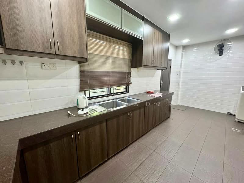 3-storey Terraced House for Sale in Sentosa Villa (Kajang) - Ammeer Nadzrai - Kitchen - PropertyGuru.com.my