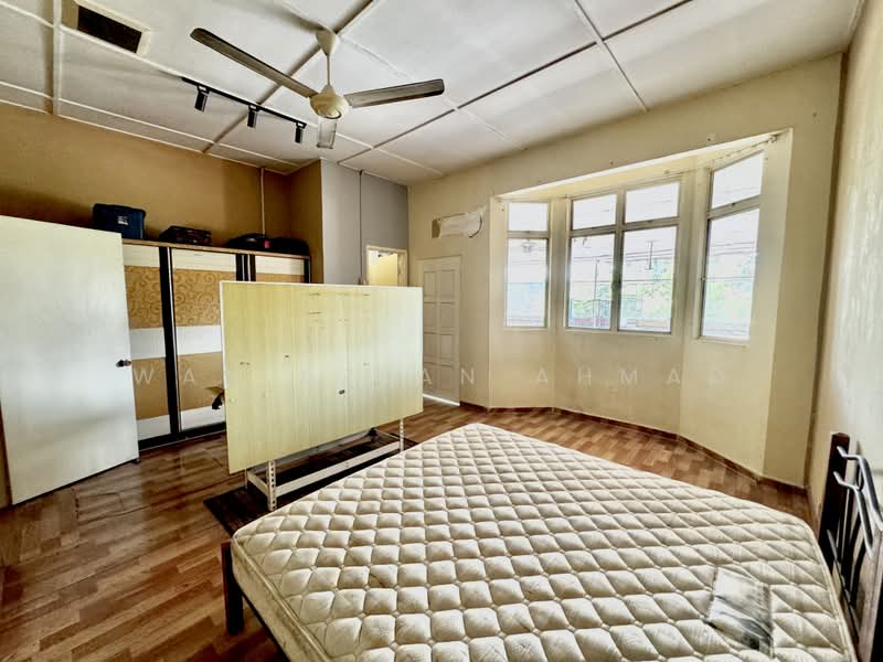 Rumah Teres 2 Tingkat untuk Dijual di Taman Sri Aman (Lukut) - Wan Azlan Ahmad - PropertyGuru.com.my