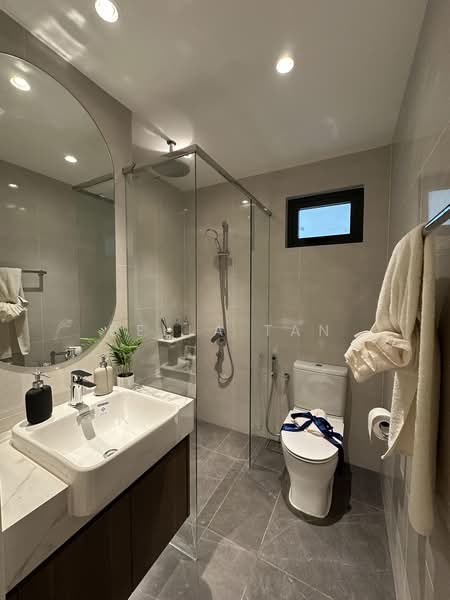 Servis Apartment untuk Dijual di Skypark Kepler @ Lido Waterfront Boulevard - Bella Tan - Bathroom - PropertyGuru.com.my