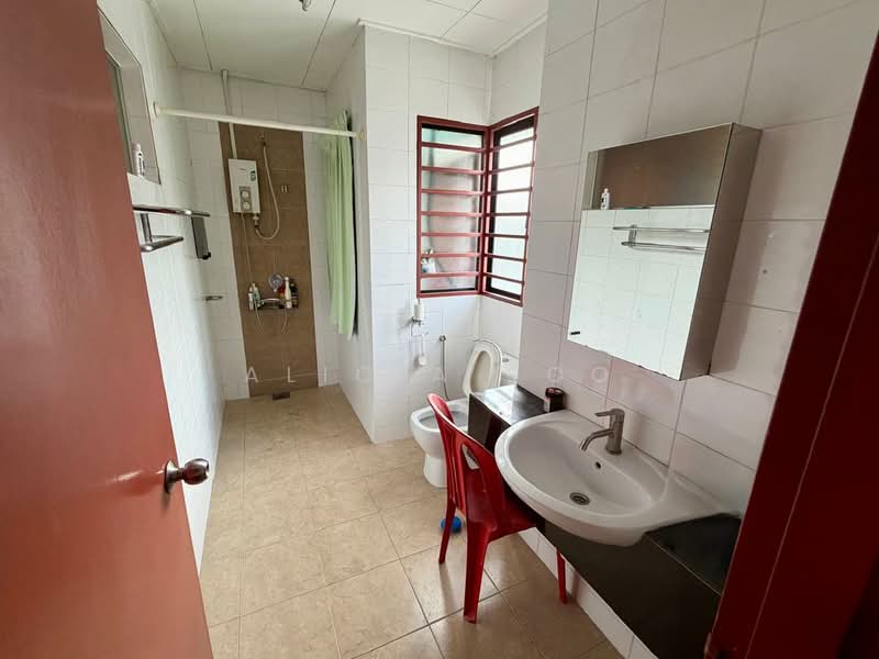 2-storey Terraced House for Sale in Sutera Damansara (Damansara Damai) - Alicia Soo - Bathroom - PropertyGuru.com.my