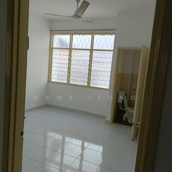 Rumah Teres 2 Tingkat untuk Disewa di Taman Bukit Maluri (Kepong) - Wawa Leong - Bathroom - PropertyGuru.com.my