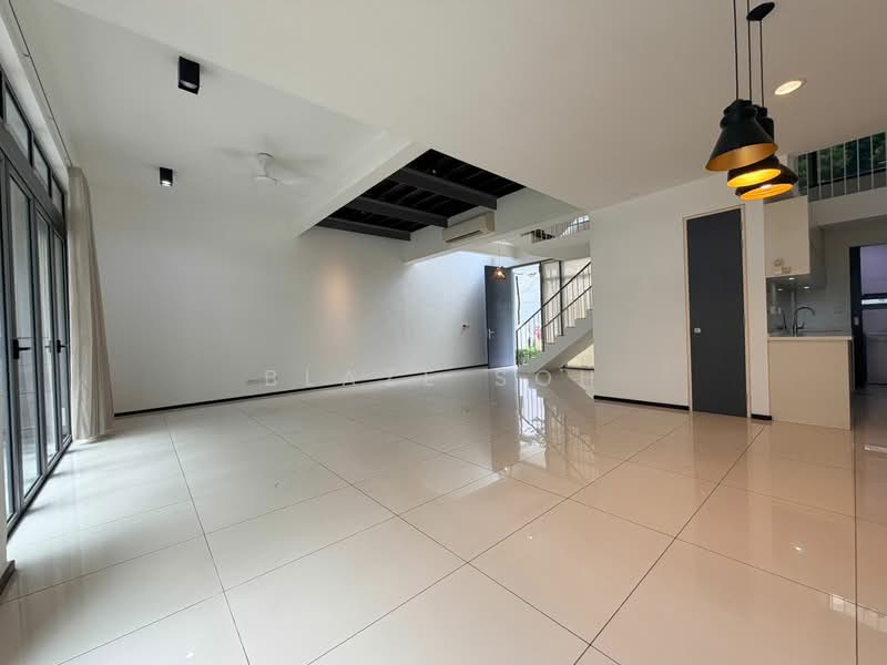 Kondominium untuk Disewa di The Breezeway - Blaze Soh - Living Room - PropertyGuru.com.my