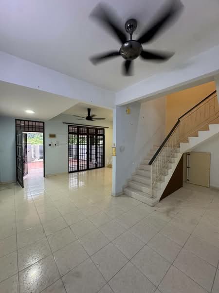 2-storey Terraced House for Sale in Bandar Baru Tambun (Tambun) - Sam . - Living Room - PropertyGuru.com.my