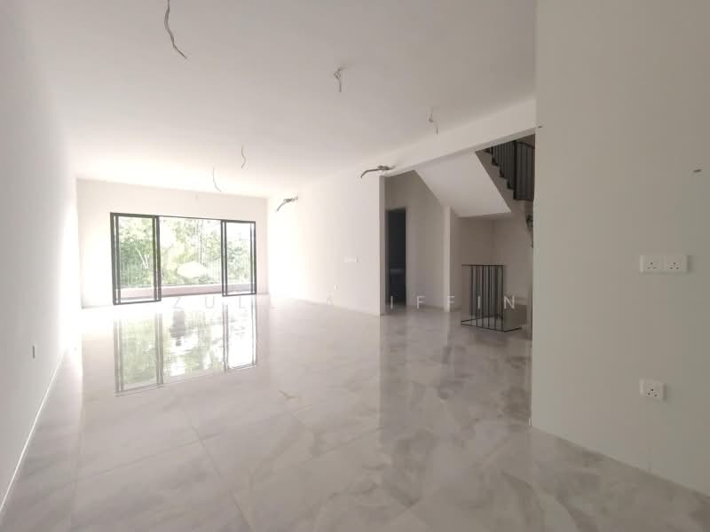 Rumah Teres 3 Tingkat untuk Dijual di Taman Sungai Jati Permai (Klang) - ZULL ARIFFIN - Living Room - PropertyGuru.com.my