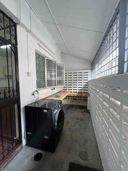 2-storey Terraced House for Rent in SS2 (Petaling Jaya) - melody chew - Balcony - PropertyGuru.com.my