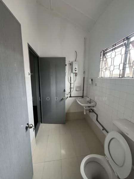 2-storey Terraced House for Rent in SS2 (Petaling Jaya) - melody chew - Bathroom - PropertyGuru.com.my