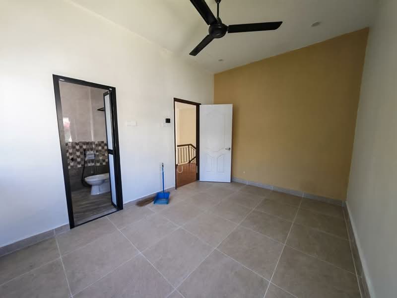 Rumah Berkembar untuk Dijual di Taman Cuepacs (Cheras) - Louis . - PropertyGuru.com.my