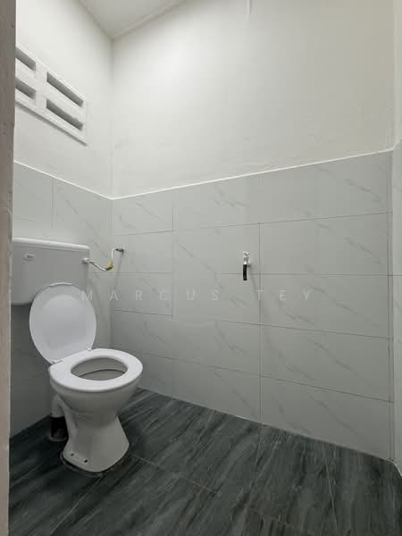 Rumah Teres 1 Tingkat untuk Dijual di Taman Sri Layang (Layang Layang) - Marcus Tey - Bathroom - PropertyGuru.com.my