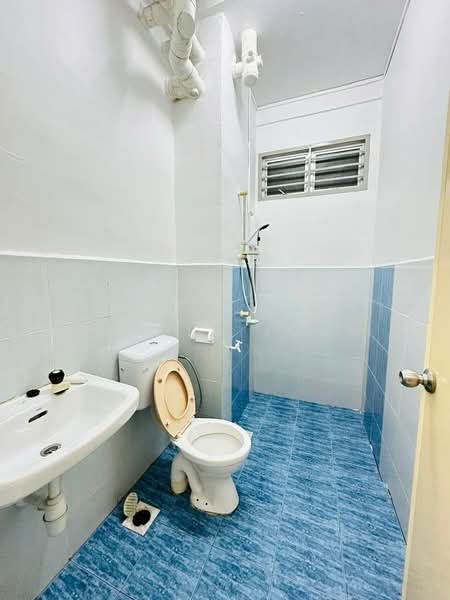 Apartment for Sale at Indah Court Apartment - Janlly Jong - Bathroom - PropertyGuru.com.my