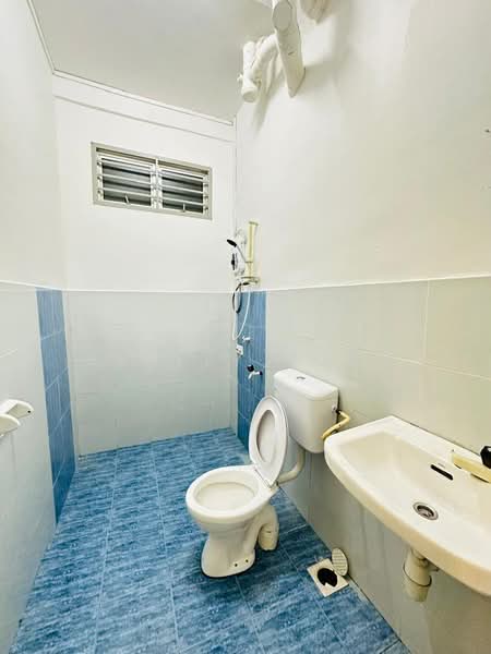 Apartment for Sale at Indah Court Apartment - Janlly Jong - Bathroom - PropertyGuru.com.my