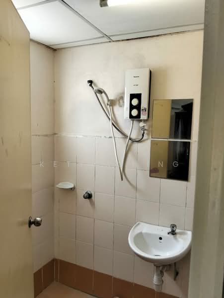 Kondominium untuk Disewa di Magna Ville - Ketty Ching - Bathroom - PropertyGuru.com.my