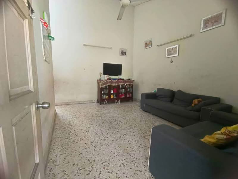 1-storey Terraced House for Sale in Taman Tasek Aman (Ipoh) - Sam . - Living Room - PropertyGuru.com.my