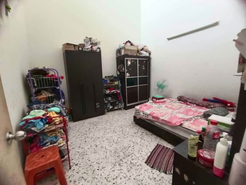1-storey Terraced House for Sale in Taman Tasek Aman (Ipoh) - Sam . - Bedroom - PropertyGuru.com.my