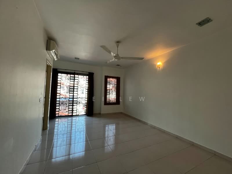 3-storey Terraced House for Sale in Sungai Ara (Penang) - Mei Lew - Living Room - PropertyGuru.com.my