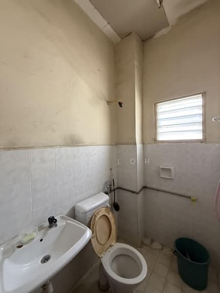 2-storey Terraced House for Sale in Taman Desa Jaya (Johor Bahru) - Max Loh - Bathroom - PropertyGuru.com.my