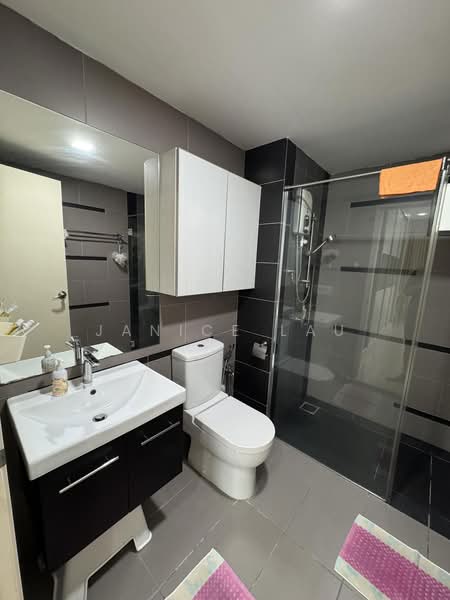 Kondominium untuk Dijual di The Z Residence - Janice Lau - Bathroom - PropertyGuru.com.my