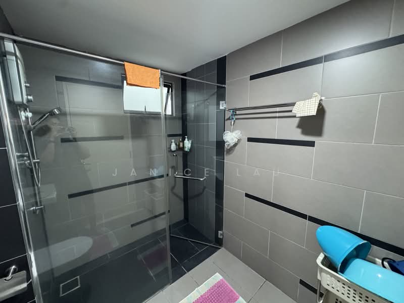 Kondominium untuk Dijual di The Z Residence - Janice Lau - Bathroom - PropertyGuru.com.my